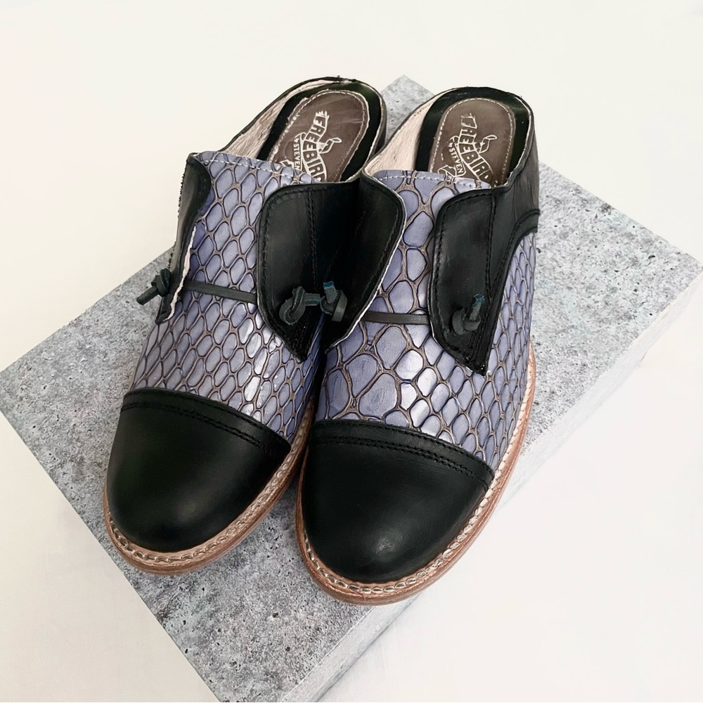 Freebird by Steven NIB Malena Snakeskin Slide On Mule Clogs in Navy Multi/Black